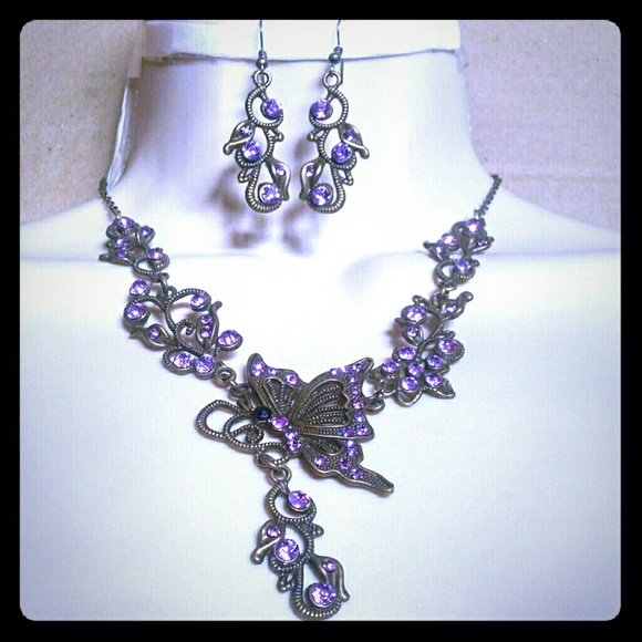 Gorgeous 2 pc rhinestones necklace & earrings set